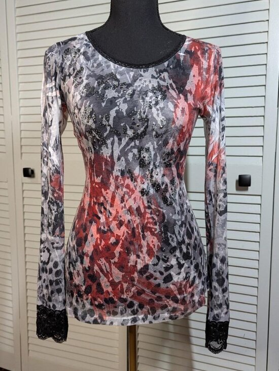 Daytrip Tops - Black and red leopard print lace long sleeve